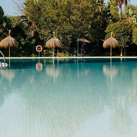 Ground Floor Holiday Apartment With Terrace And Pool In Puerto Banus, Marbella Eksteriør billede