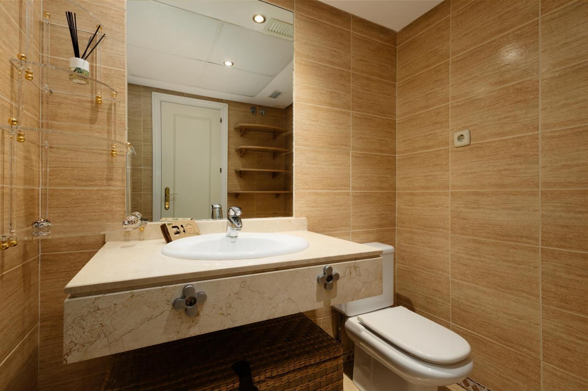 Ground Floor Holiday Apartment With Terrace And Pool In Puerto Banus, Marbella Eksteriør billede