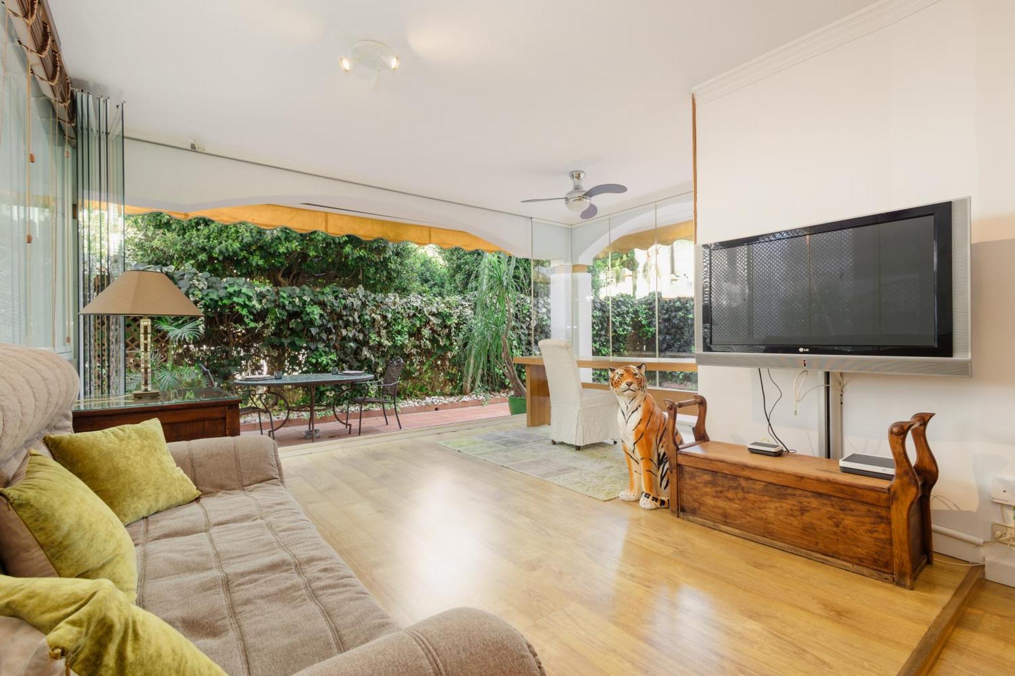 Ground Floor Holiday Apartment With Terrace And Pool In Puerto Banus, Marbella Eksteriør billede