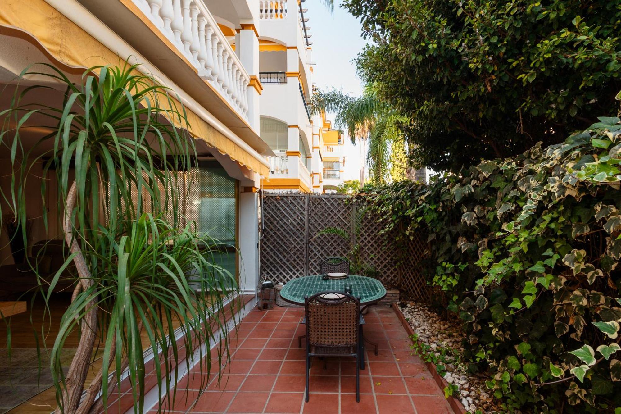 Ground Floor Holiday Apartment With Terrace And Pool In Puerto Banus, Marbella Eksteriør billede